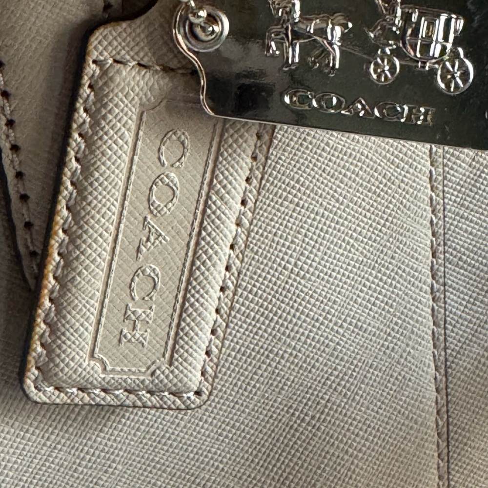 Coach Light Tan Leather Shoulder Bag - Picture 5 of 16